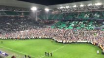 Coppa di Francia, mega invasione di campo: tifosi del Saint-Etienne festeggiano la finale
