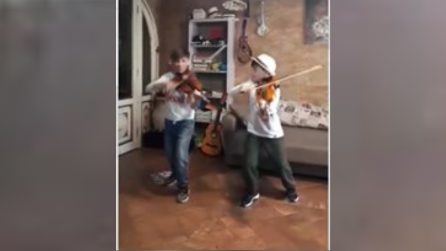 I Coldplay ringraziano i bambini italiani che suonano Viva la Vida con il violino