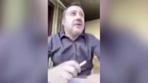 Salvini contestato durante una diretta Facebook da un vicino di casa: "Dici solo stron..."