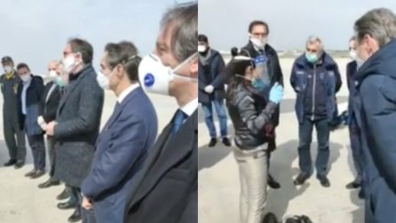 Medici e infermieri in arrivo dall'Albania per aiutare l'Italia: l'accoglienza all'aeroporto