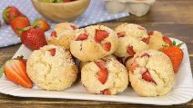 Biscotti morbidi alle fragole: perfetti per la colazione o per una merenda golosa!