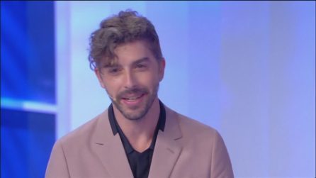 Michele Riondino a C'è posta per te, la grande accoglienza del pubblico in studio