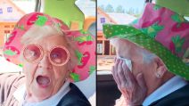 Il nipote costruisce una casa e sorprende la nonna: presto andranno a vivere insieme
