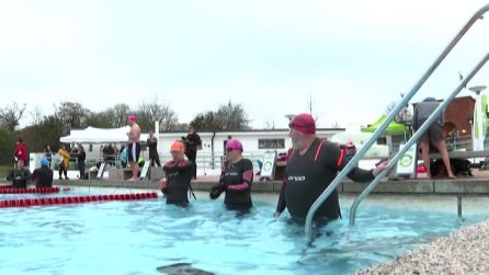 Covid, in Gran Bretagna riaprono le piscine all'aperto