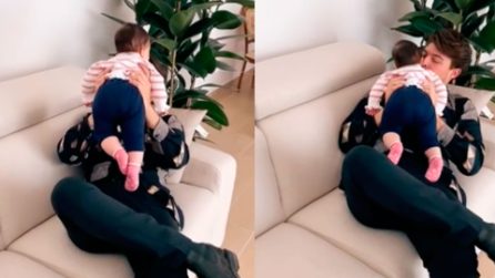 Stash canta la sua nuova canzone a sua figlia: una scena irresistibile