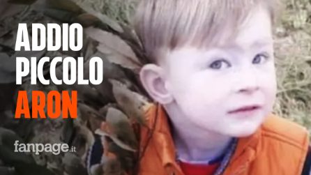 L'ultimo saluto al piccolo Aron, morto a 4 anni sotto le macerie della palazzina di Torino