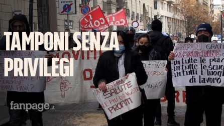 Tamponi gratis ai politici a Napoli, protesta dei disoccupati: "È surreale, siano gratis per tutti"
