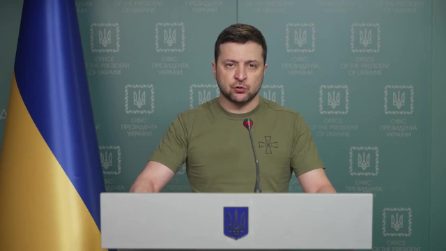 Zelensky agli ucraini: "Il nemico può distruggere le nostre case ma non la nostra anima"